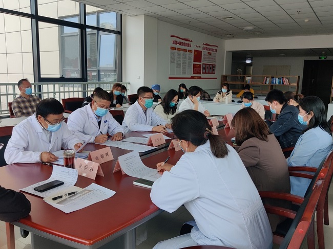 图为座谈会现场